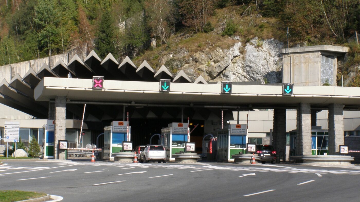 Alternatives to the Mont Blanc Tunnel: Free Routes to Italy
