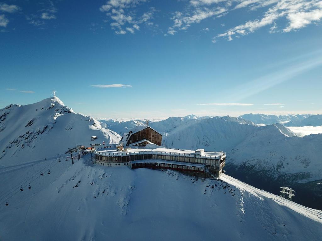Glacier Hotel Grawand — Europe's highest hotel at 3,200 m, Italian Tyrol