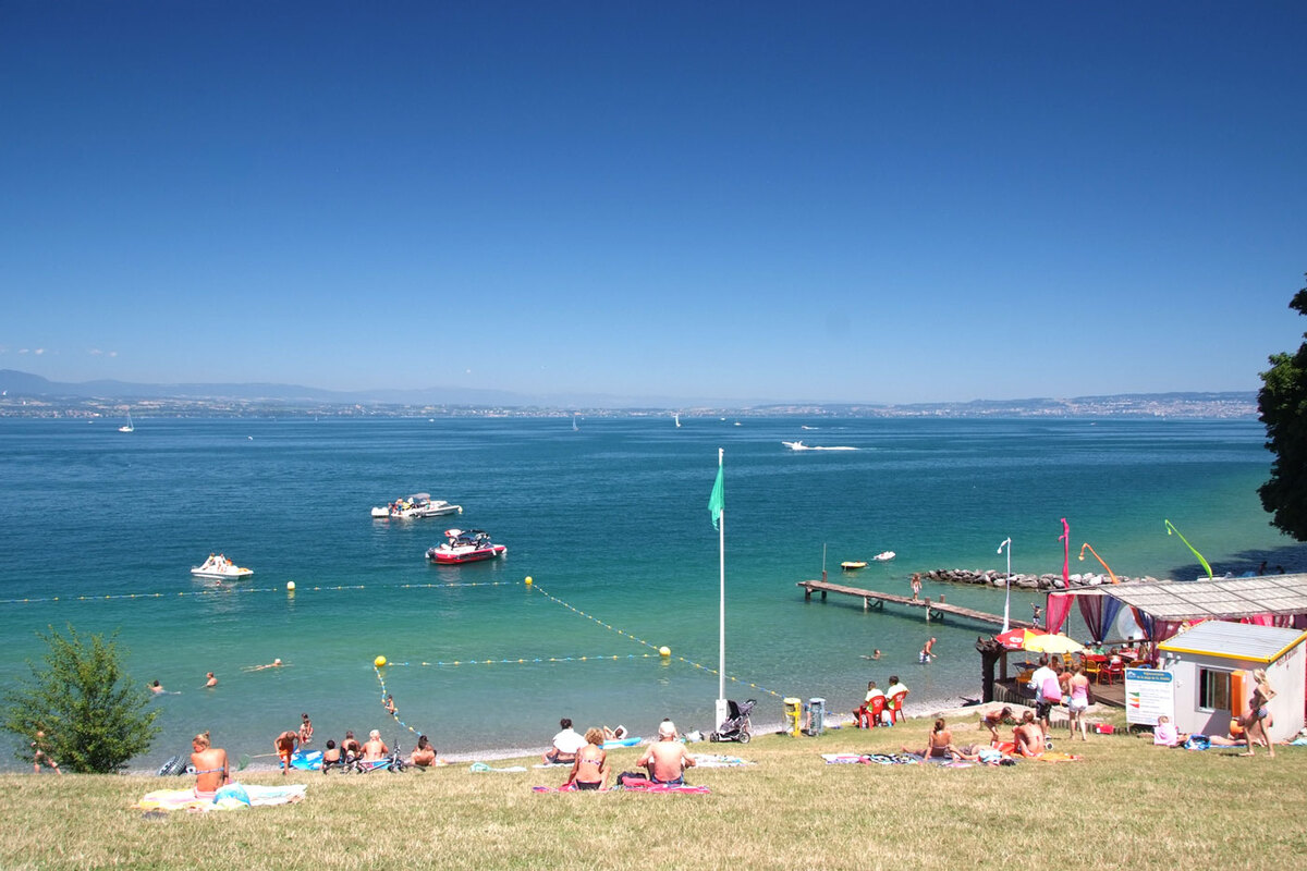 Plage de Saint-Disdille, Thonon-les-Bains — shaded family beach on Lake Geneva