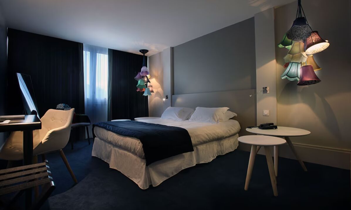 Hotel le Cinq Chambery — design hotel near historic centre