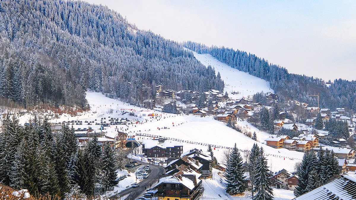 Les Carroz-d'Araches in winter — Grand Massif 265km, 5h25 from Paris